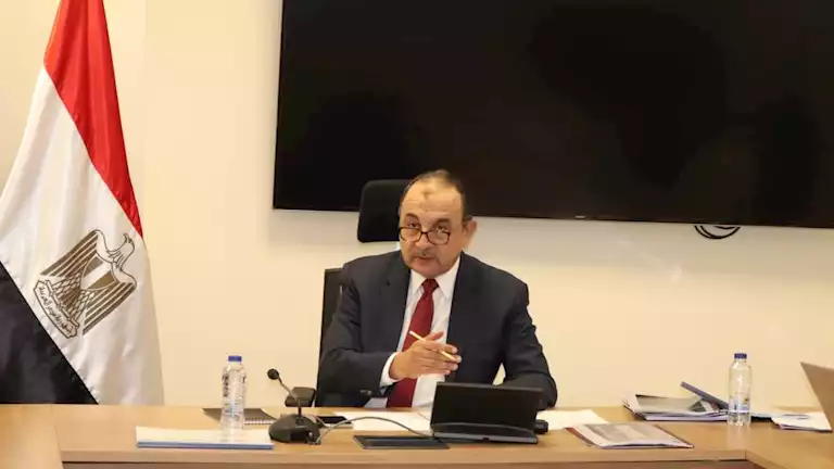 بعد انفجار غلاية مياه.. وزير قطاع الأعمال في زيارة عاجلة لشركة غزل المحلة