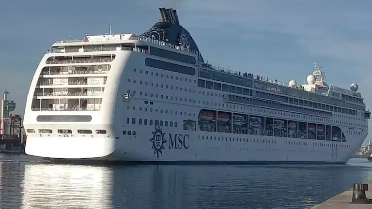 454 سفينة خلال شهر.. تداول 6.2 مليون طن بضائع بميناء الإسكندرية