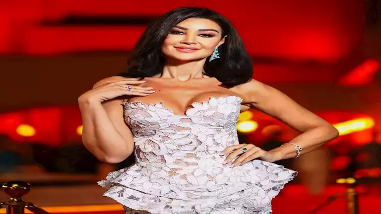 سعره 333 ألف جنيه.. 10 صور لـ أروى جودة بفستان “عناقيد” في افتتاح مهرجان البحر الأحمر