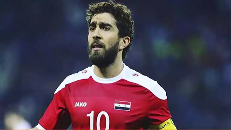 6 صور ترصد قصة نجم منتخب سوريا وأزمة صورته مع بشار الأسد