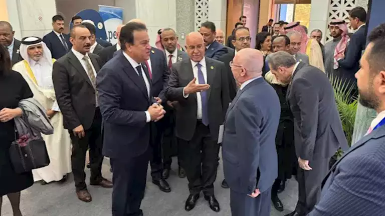 وزير الصحة يشهد افتتاح معرض أدوية على هامش مجلس وزراء الصحة العرب بالعراق