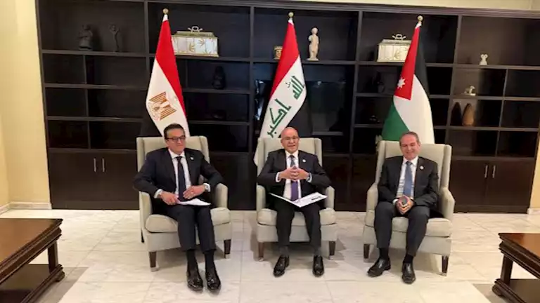 وزير الصحة يعقد اجتماعًا مع نظيريه العراقي والأردني لبحث التعاون المشترك