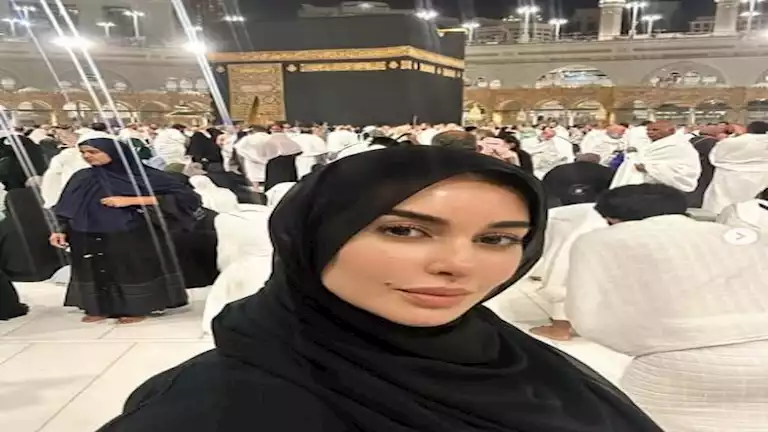 ياسمين صبري تؤدي العمرة.. وهذا ما قالته (صور)