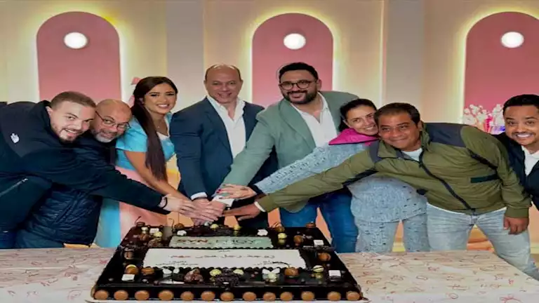 هتكسروا الدنيا”.. نجوم الفن يهنئون ياسمين عبدالعزيز وأكرم حسني على فيلم “زوجة راجل مش مهم