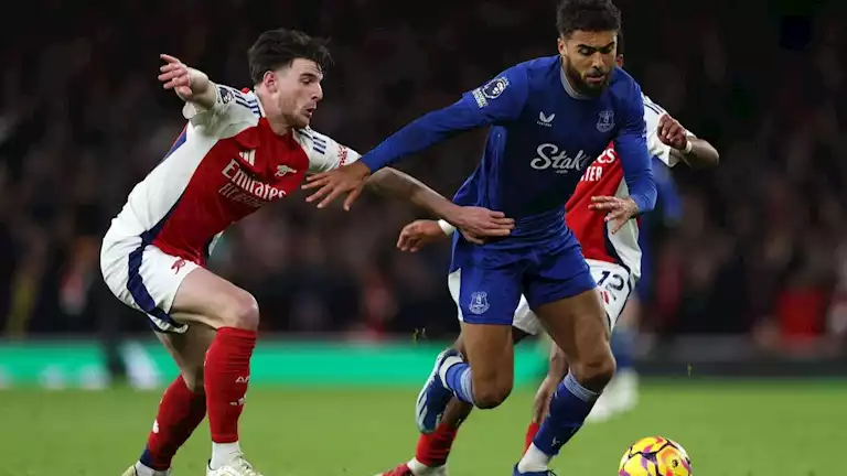 تعادل ليفربول وفوز تاريخي.. ماذا يحدث في الدوري الإنجليزي الممتاز (مُحدث)