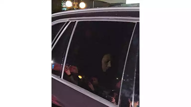 دنيا سمير غانم بالحجاب في جنازة نبيل الحلفاوي