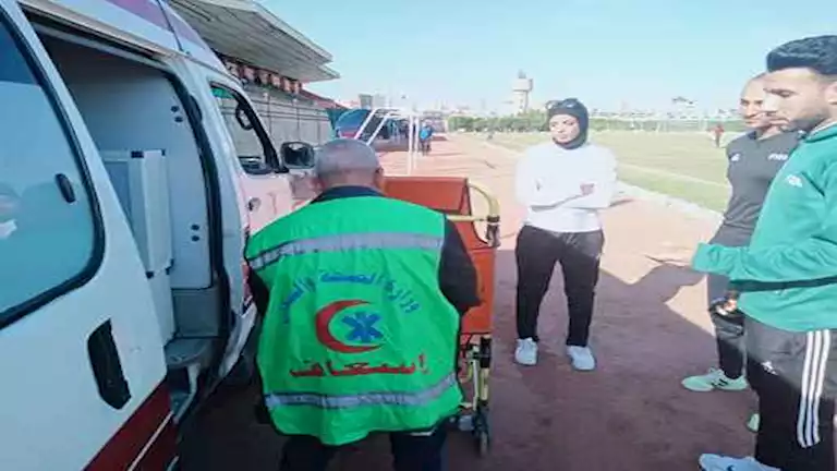 طاقم تحكيم برفض إقامة مباراة للناشئين بدون جهاز الصدمات – صور