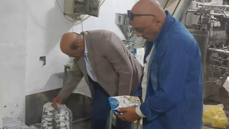 ضبط بقال تمويني استولى على 6 أطنان سكر وزيت مدعم بالإسكندرية