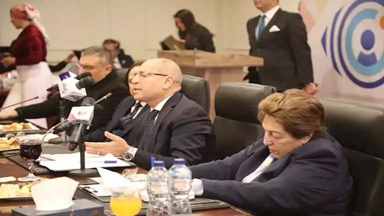 محافظ القاهرة يؤكد أهمية دور الإعلام في التصدي للشائعات