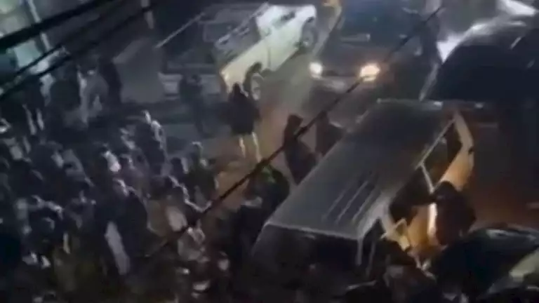 الأهالي يوقفون 14 سوريا مقربين من النظام السوري السابق في لبنان