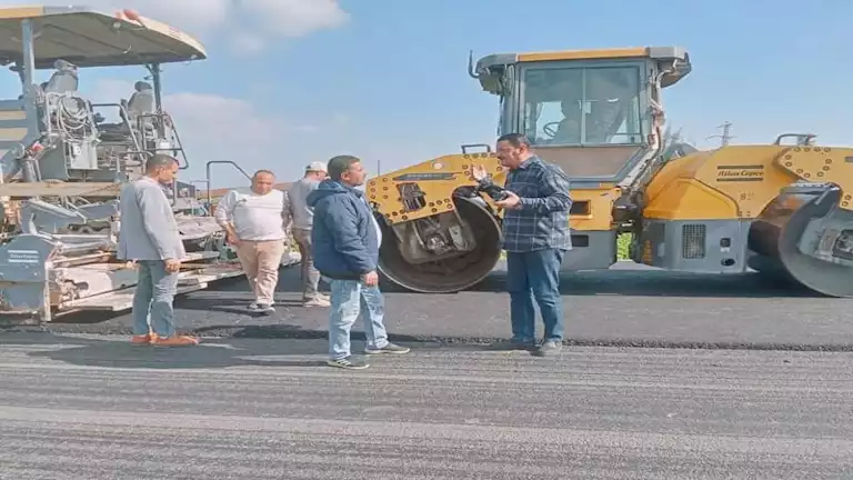 رصف طريق “الحسينية -صان الحجر” فى الشرقية