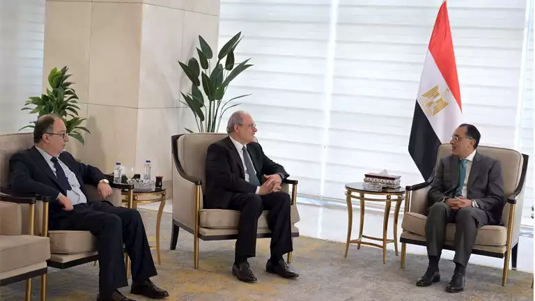 رئيس الوزراء يؤكد دعم مصر الكامل لـ “لبُنان” خلال الفترة المُقبلة
