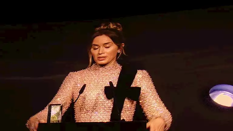 تكريم إيميلي بلانت بمهرجان البحر الأحمر السينمائي في حفل افتتاح الدورة الرابعة