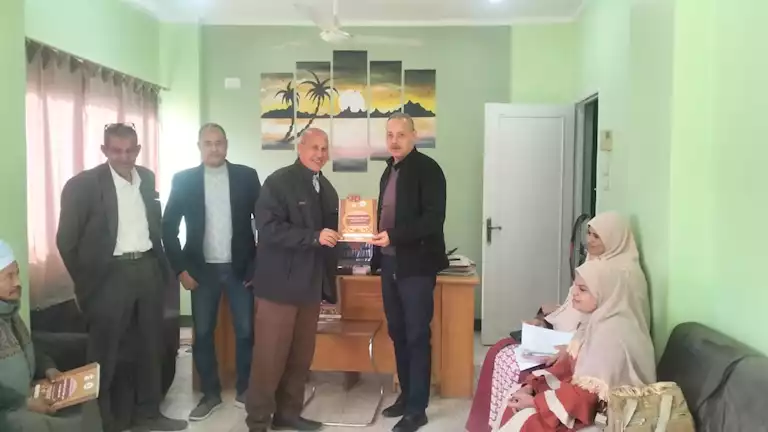 بالصور – محافظ أسيوط يعلن تسليم عقود تقنين أراضي الدولة بالغنايم