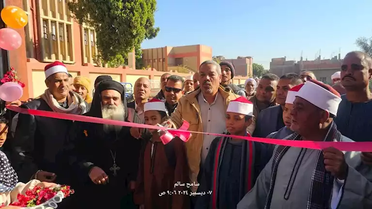 فيها حاجة حلوة.. راعي كنيسة بقنا يشارك في افتتاح معهد أزهري -صور