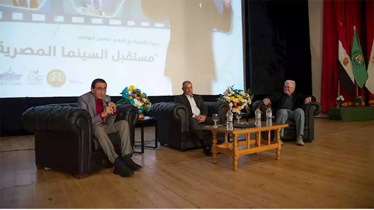 حسين فهمي يتحدث عن تحديات ترميم الأفلام المصرية في ندوة بالإسماعيلية