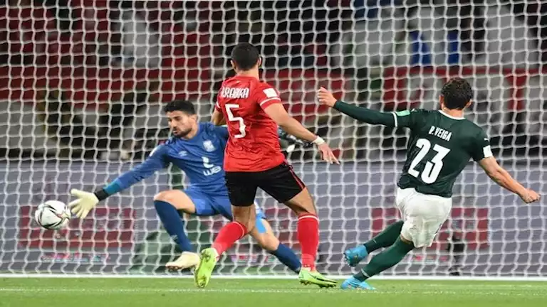 10 صور ترصد تاريخ مواجهات الأهلي وبالميراس البرازيلي