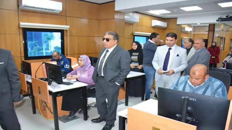 محافظ الدقهلية يتفقد المركز التكنولوجي ويلتقي موظفي إدارات الديوان العام -صور