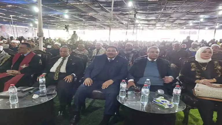 التضامن توزع 2000 بطاقة “تكافل وكرامة” بسوهاج وتعلن فحص 10 آلاف تظلم -صور