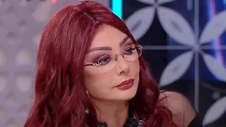 نبيلة عبيد ناعية والدة هند صبري: “كانت الراحلة رمزًا في حياتها”