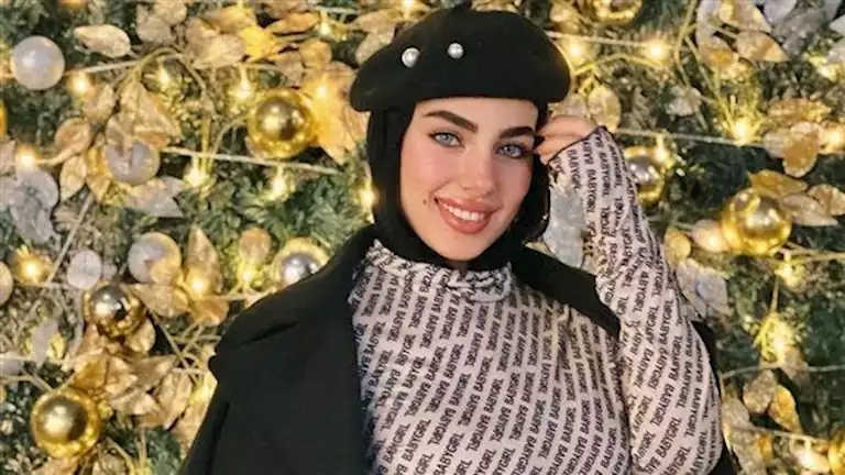 هدير عاطف تصل المحكمة الاقتصادية استعدادًا للنطق بالحكم في قضية توظيف الأموال