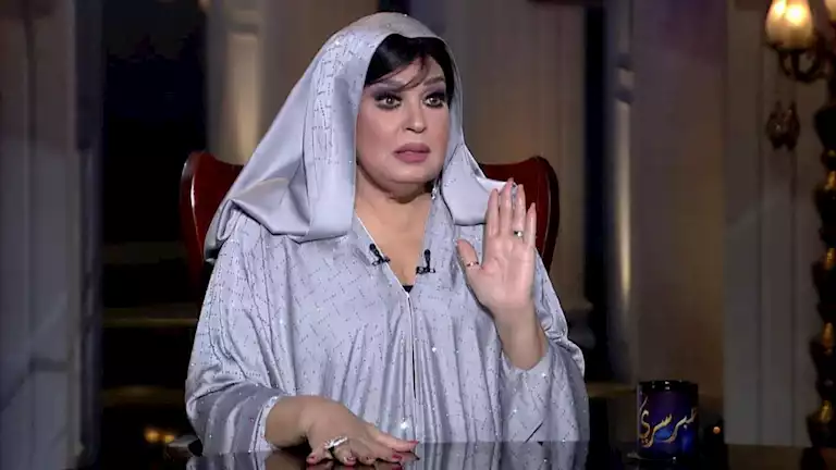 “زي القمر “.. ناقد موضة يعلق على إطلالة فيفي عبده في Joy Awards