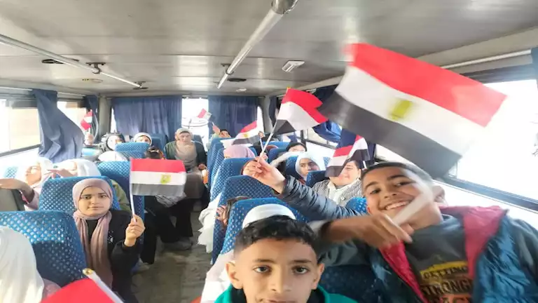 انطلاق 45 أتوبيسًا من كفر الشوبك بالقليوبية لمعرض الكتاب (صور)