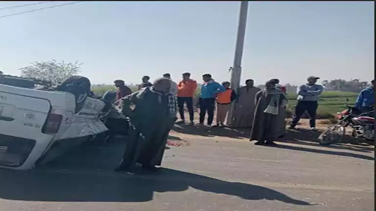 الملاكى نزلت الترعة.. إصابة 4 أشخاص في تصادم سيارتين بسوهاج -صور