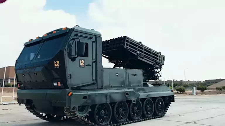 18.5 طنًا.. التفاصيل الكاملة لراجمة الصواريخ المصرية رعد 200 – (فيديو)