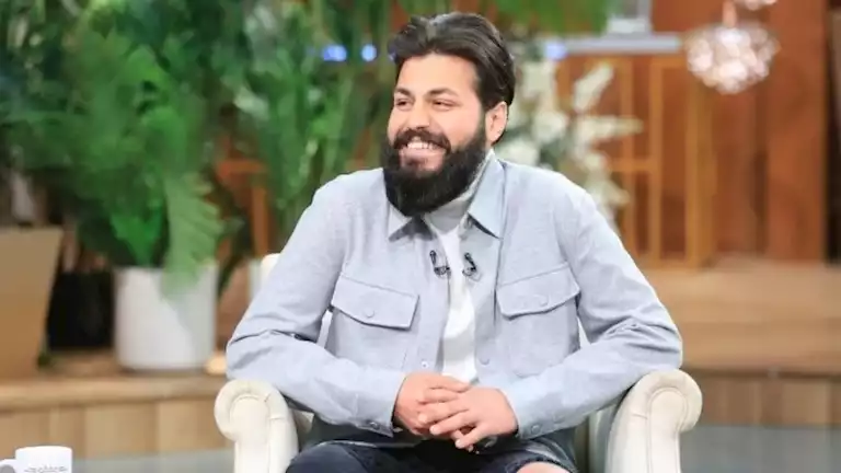 مسلم يروج لأحدث أعماله الغنائية “مش قادر أنسى”