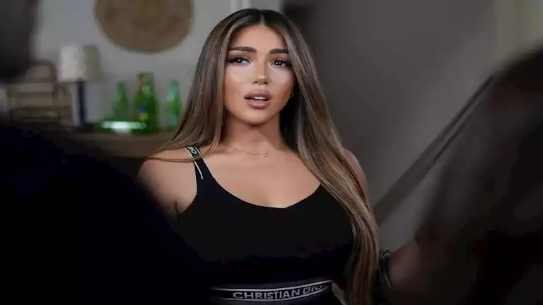 بـ”فستان قصير أمام البحر”.. سارة سلامة تنشر صورا من رحلتها بباريس والجمهور يعلق