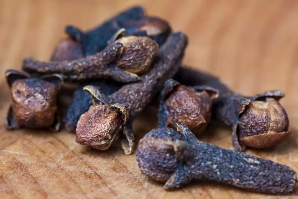 مسكن طبيعي للألم.. كيف يساعد القرنفل على محاربة الالتهابات؟