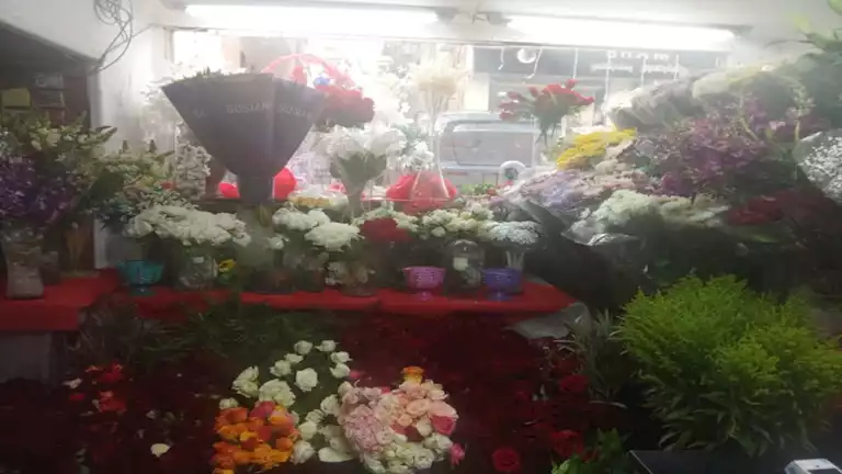 البوكيه بـ1900 جنيه.. أسعار الورد تكوي جيوب “الحبيبة” مرتين في السنة