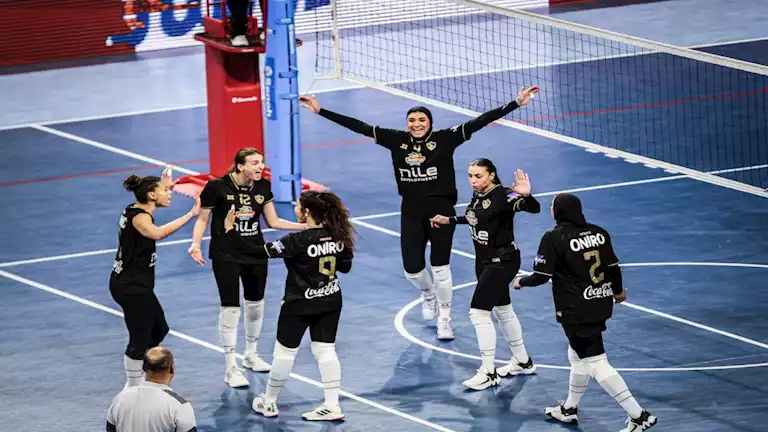 سيدات الزمالك و الأهلي في نهائي سوبر الكرة الطائرة