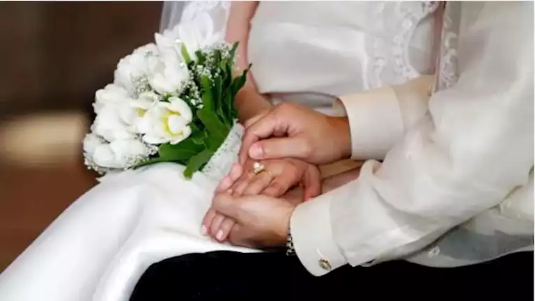 10 طقوس زفاف غير تقليدية.. منها منع الضحك والزواج من شجرة