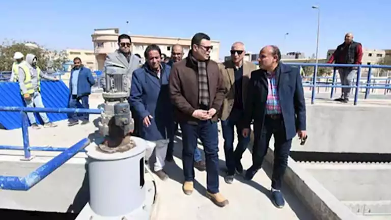 وزير الإسكان يتفقد مشروع “روضة العبور” ومحطة مياه الشرب بمدينة العبور -تفاصيل