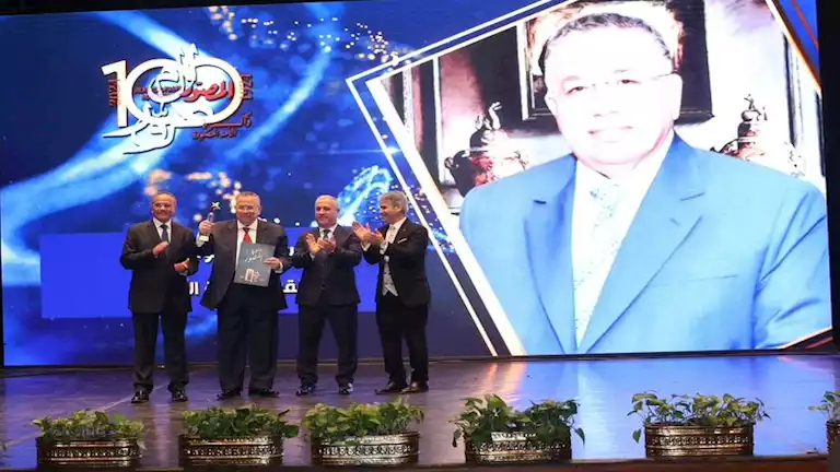 “دار الهلال” تكرّم نقيب الأشراف لدوره الوطني وجهوده في نشر سماحة الإسلام الوسطي