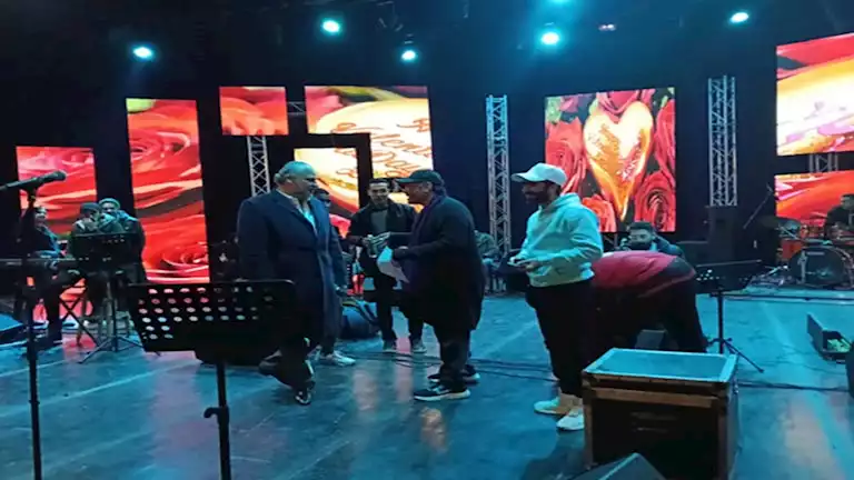 علي الحجار يجري البروفات النهائية لحفل عيد الحب بمسرح البالون
