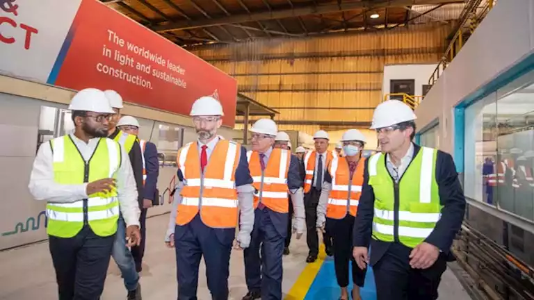 مبعوث الرئيس الفرنسي لممر IMEC يزور مقر الهيئة الاقتصادية لقناة السويس بالسخنة