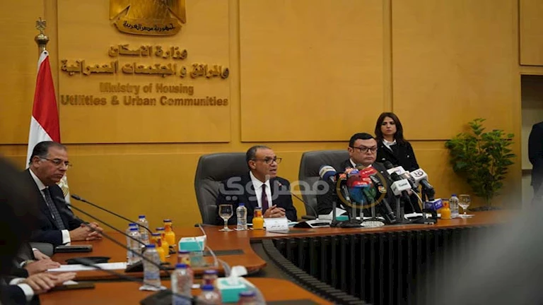 وزير الإسكان: شقق مبادرة بيتك فى مصر فرصة للاستثمار والسكن