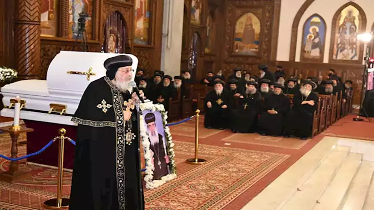 البابا تواضروس يترأس صلوات تجنيز نيافة الأنبا أغابيوس بالكاتدرائية