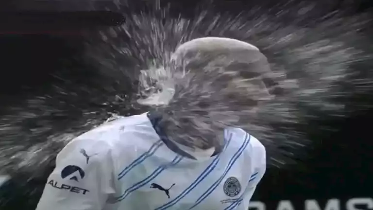 لاعب فنربخشة تاليسكا يتعرض للاعتداء من الجماهير بالدوري التركي