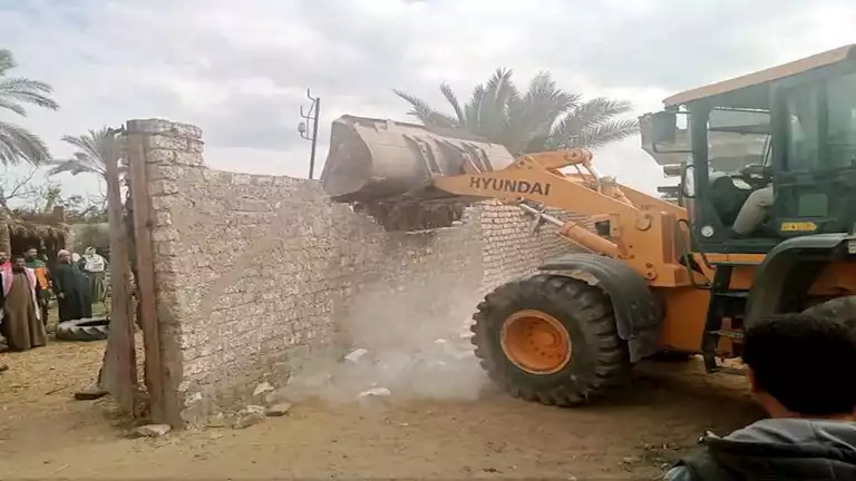 إزالة تعديات على أراضي الدولة بالشرقية ضمن المرحلة الأولى من الموجة 25