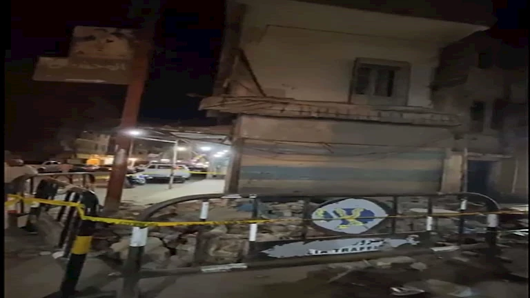 سقوط جزء من بلكونة على شخص بالعمرانية