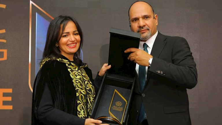 المنتدى السنوي للمسؤولية المجتمعية يكرم هنا طه بجائزة “أثر” تقديرًا لجهودها في التنمية المستدامة