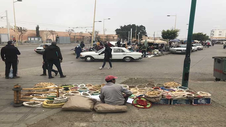 بعد إخلاء الموسكي.. ننشر عقوبة الباعة الجائلين وفقًا للقانون