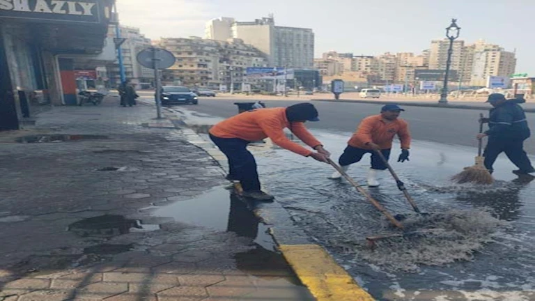 10 أرقام للبلاغات.. محافظ الإسكندرية: استمرار رفع درجة الاستعداد لمواجهة الطقس السيئ -صور