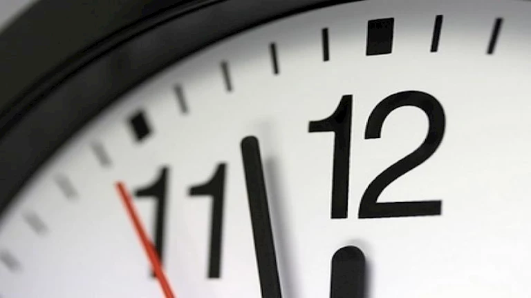 مواعيد غلق المحال والورش والكافيهات بعد تطبيق التوقيت الصيفي 2025