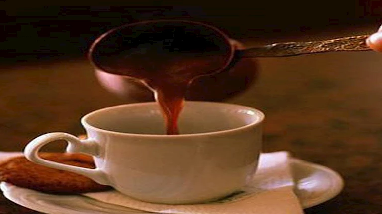 هذا ما يحدث لجسمك عند تناول كوبين من القهوة على الريق.. مفاجأة