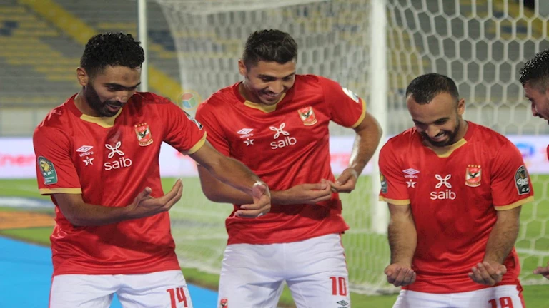 خطوة تفصل ضم الزمالك لنجم الأهلي السابق (خاص)